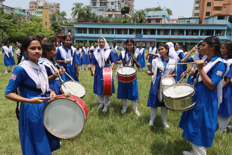 পাসের হার, জিপিএ-৫—ফলাফলের এই দুই মূল সূচকেই ছেলেদের চেয়ে এগিয়ে আছেন মেয়েরা